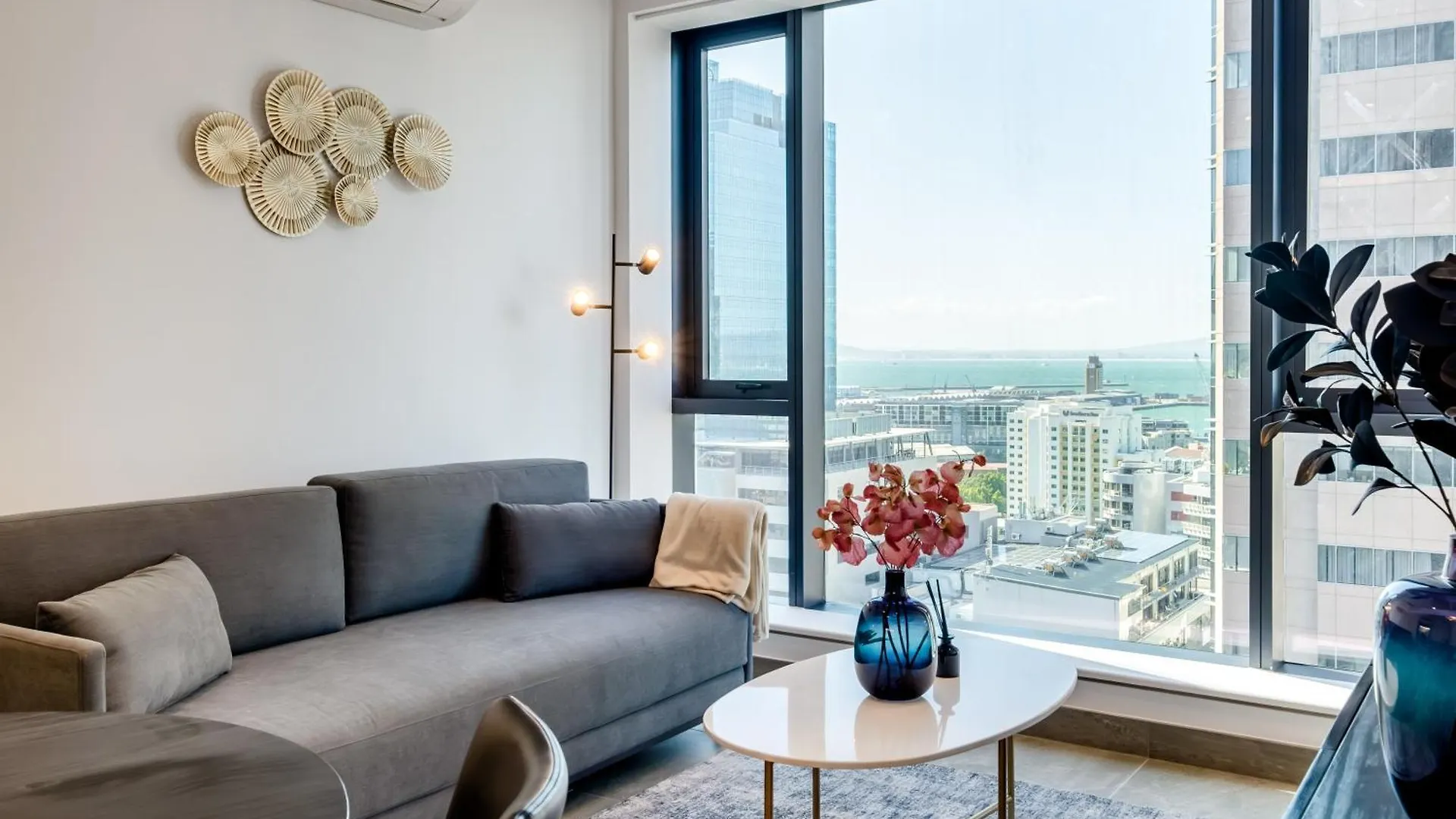Sky-High Comfort At The Rubik Cape Town Daire