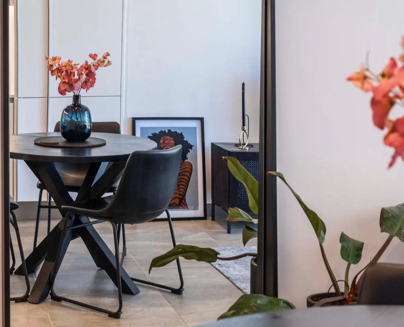 Sky-High Comfort At The Rubik Cape Town Daire