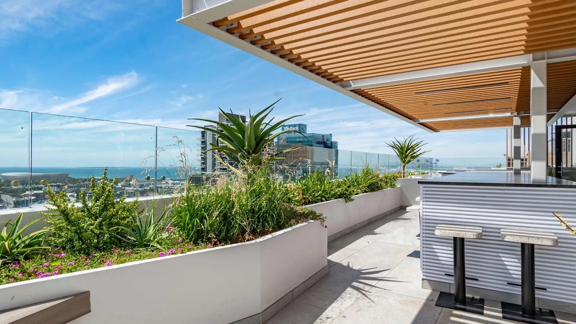 Sky-High Comfort At The Rubik Cape Town Apartment