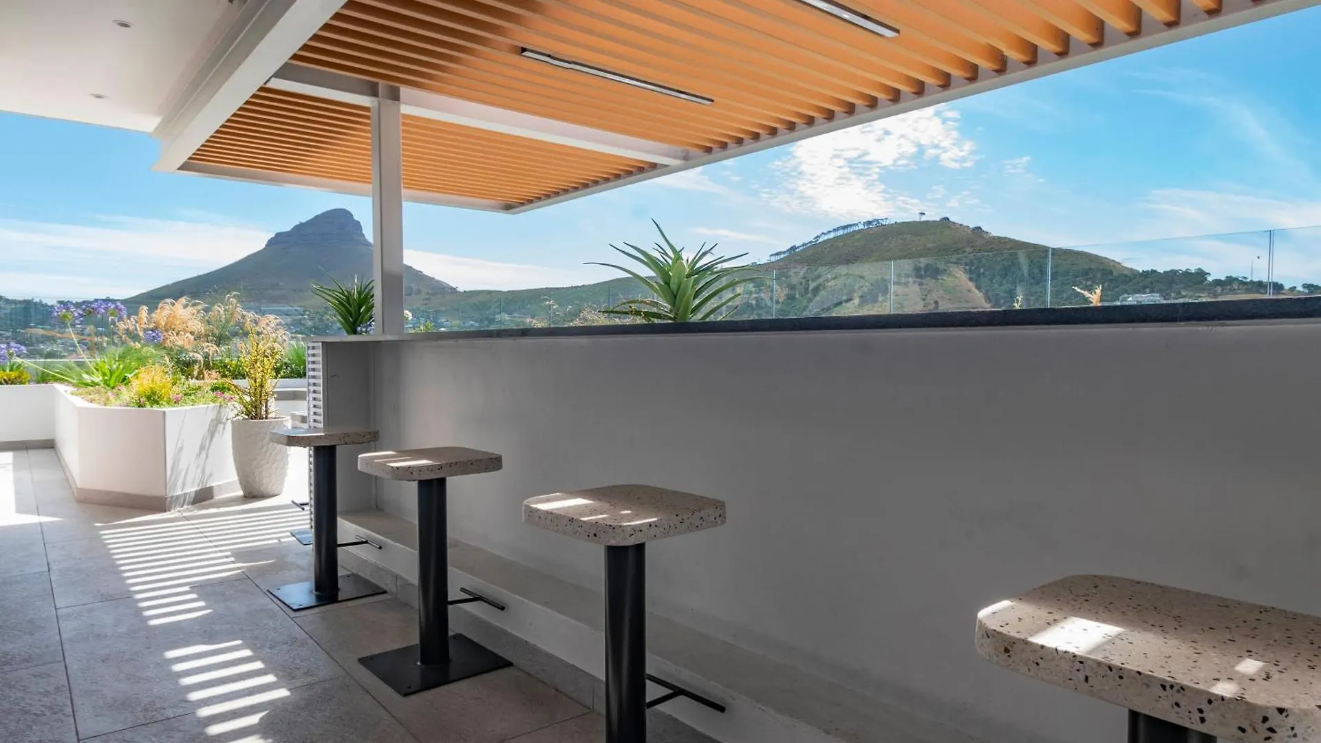 Apartment Sky-High Comfort At The Rubik Cape Town South Africa