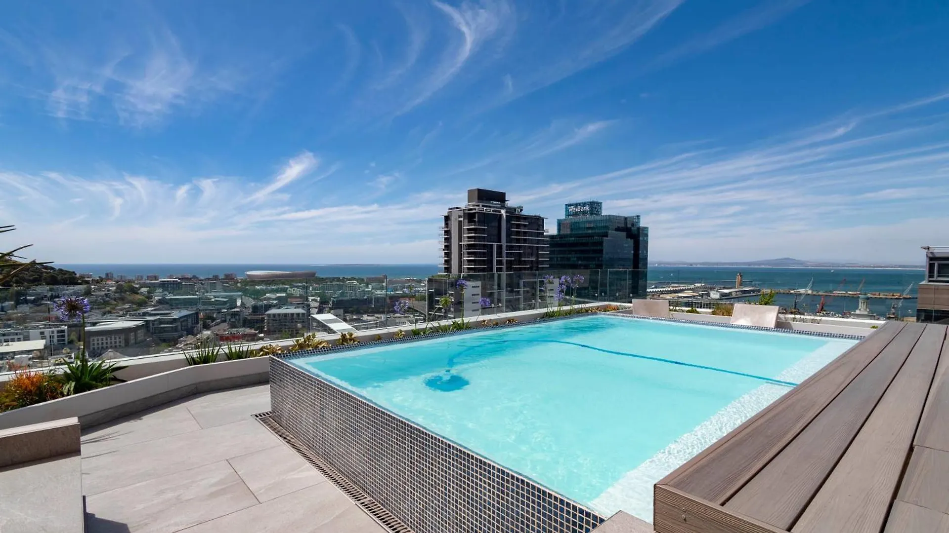 Apartment Sky-High Comfort At The Rubik Cape Town South Africa