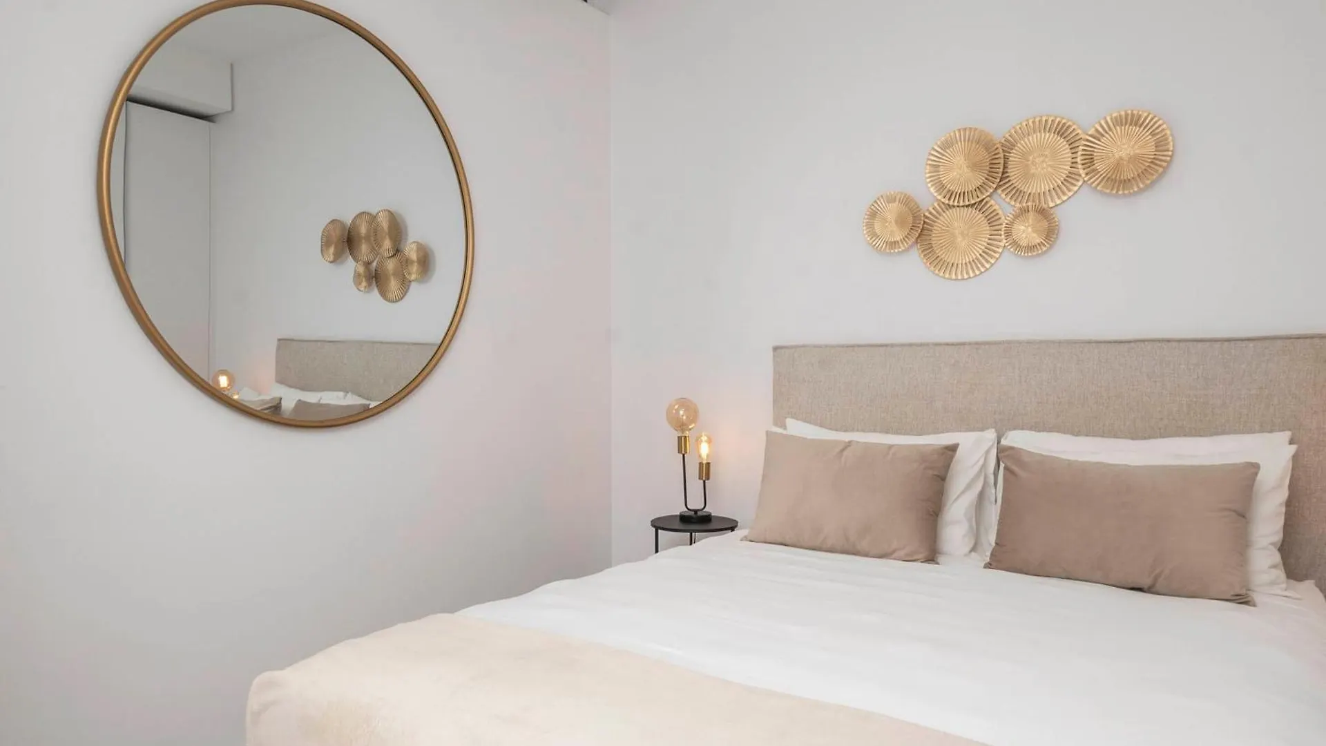 Sky-High Comfort At The Rubik Cape Town Apartment